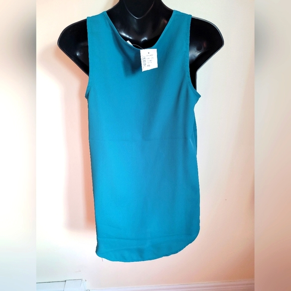 💚 NWT Ricki's Sleeveless V-Neck Jade Green Top Size XS - Picture 2 of 4